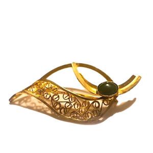 VTG Amsel Gold Fill Filigree Leaf Brooch w Oval Jade Cabochon Stone 2.4”
